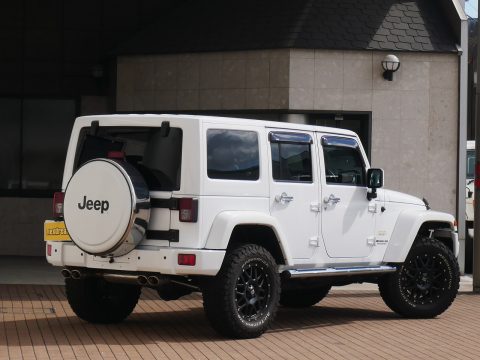 JEEP ラングラー　アンリミテッド　サハラ　2015年　人気白　四駆　４WD　リフトアップ　ジープ　ランクル専門店　フレックスドリーム　 (3)